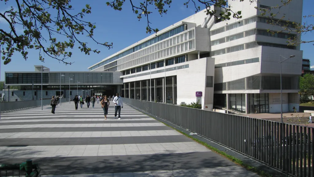CY Forensic School avec DU en Sciences forensiques et police scientifique